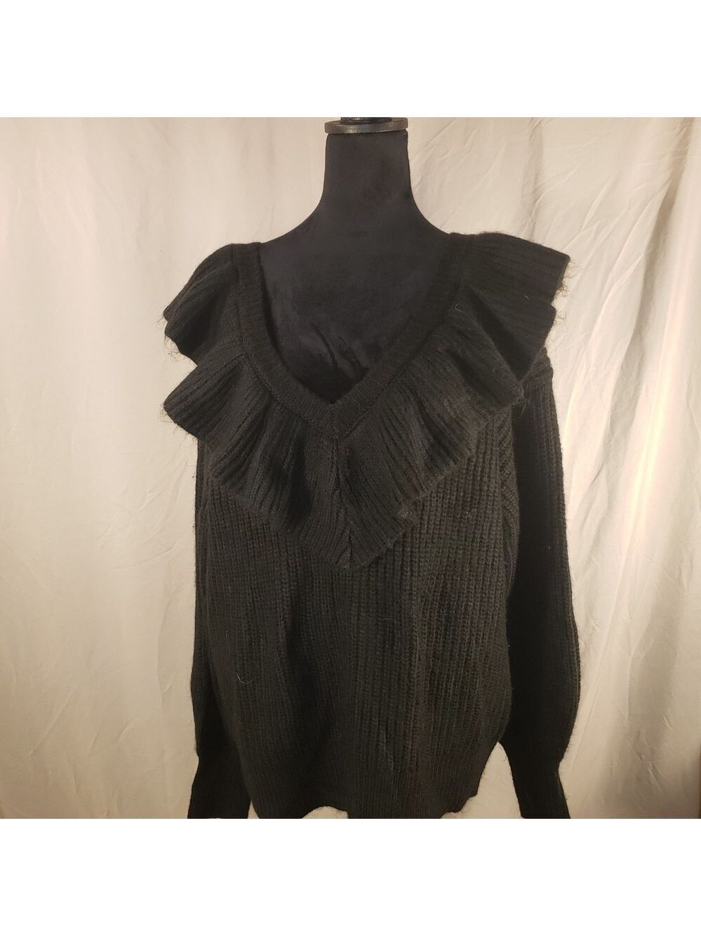 A New Day Elegant Black Ruffled V-Neck Sweater - XL